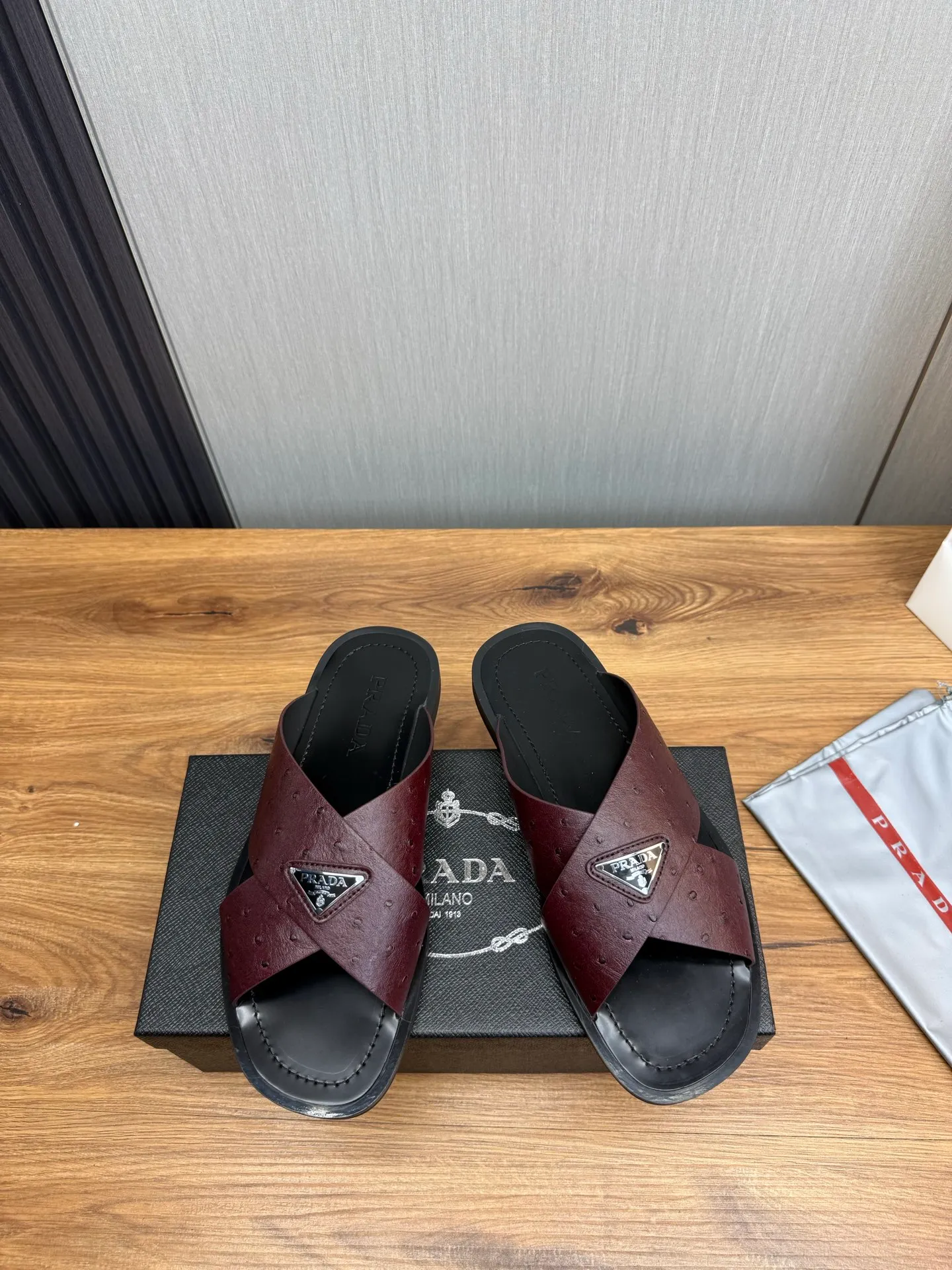 Factory price 340💰 ＰＲＡＤＡPrada - popular men's slippers hot sale 🔥 🩴Official website one to one production 38-45 sizes 45 46 🉑️Customized!